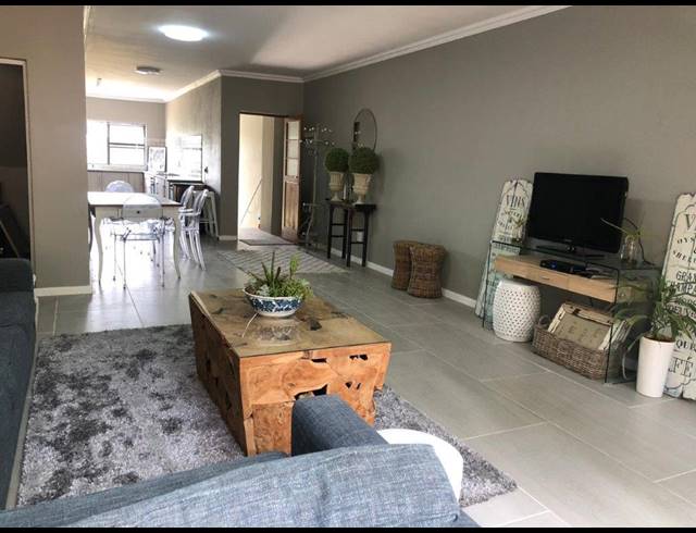 2 BEDROOM APARTMENT RENTED IN SUMMERSTRAND